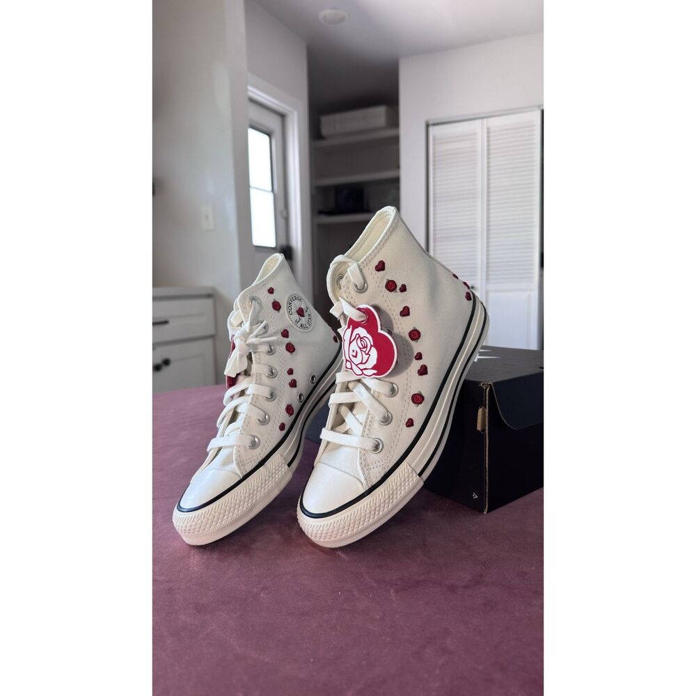 CONVERSE HIGHTOPS / HEARTS